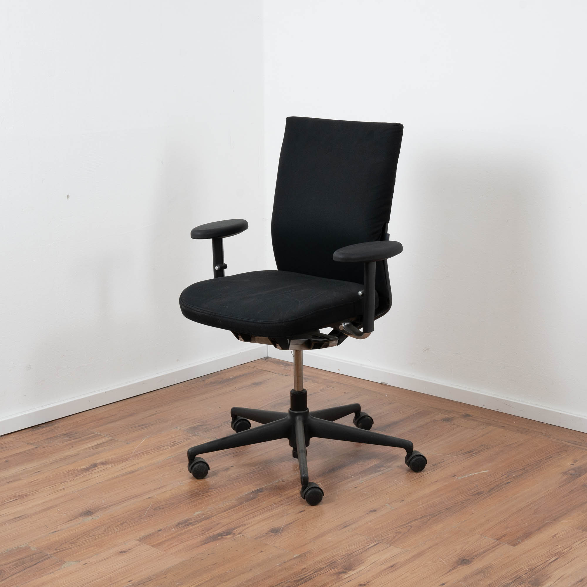 Vitra "ID Chair" Stoff schwarz - Gestell schwarz