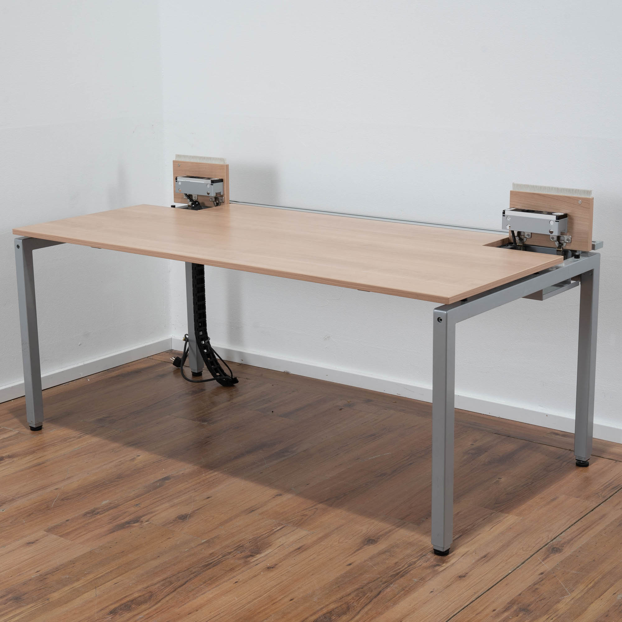 VS Möbel Schreibtisch Buche 160 x 80 cm - manuell höhenverstellbar - mit Netzwerkverkabelung 