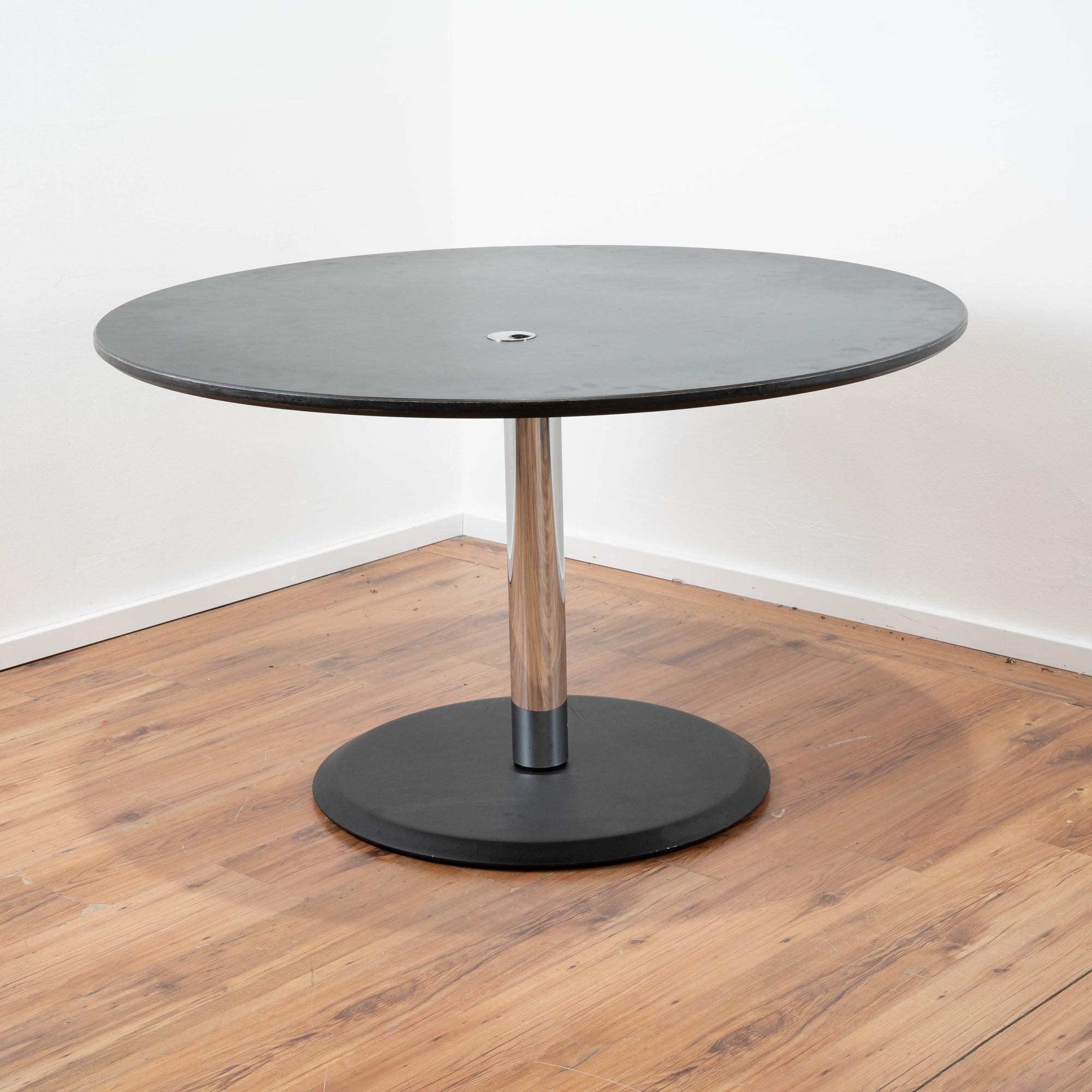 Wilkhahn Konferenztisch -  Ø 120 cm schwarz mit Chromgestell - Kabelauslass