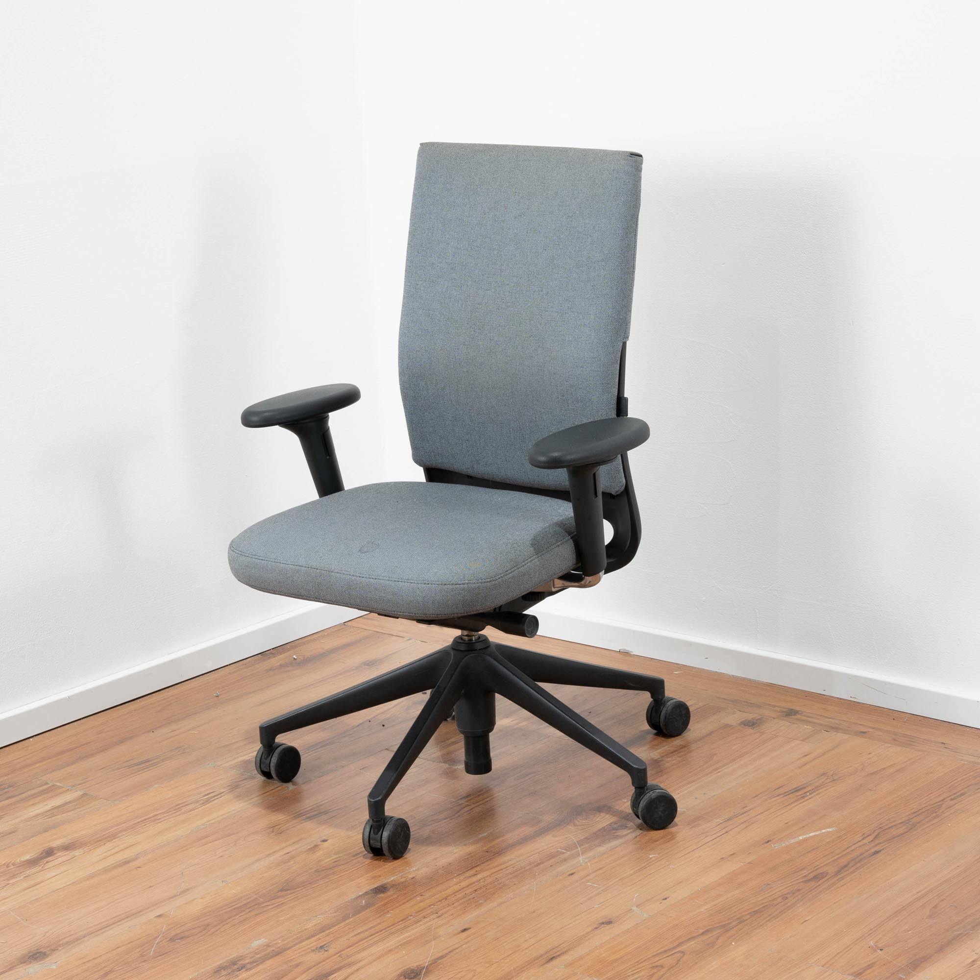 Vitra "ID Chair" Bürodrehstuhl - Sitzpolster Stoff grau - Netzrücken Stoff grau- 5-Fuß Gestell schwarz 