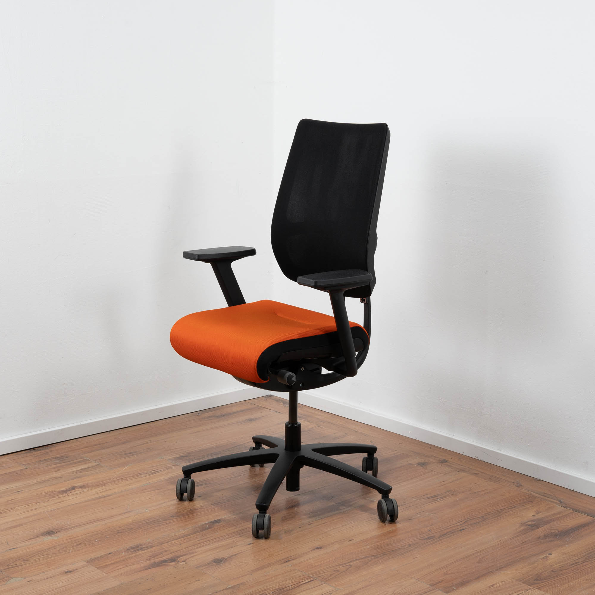 Sedus Bürodrehstuhl - Sitzpolster orange  - Gestell schwarz