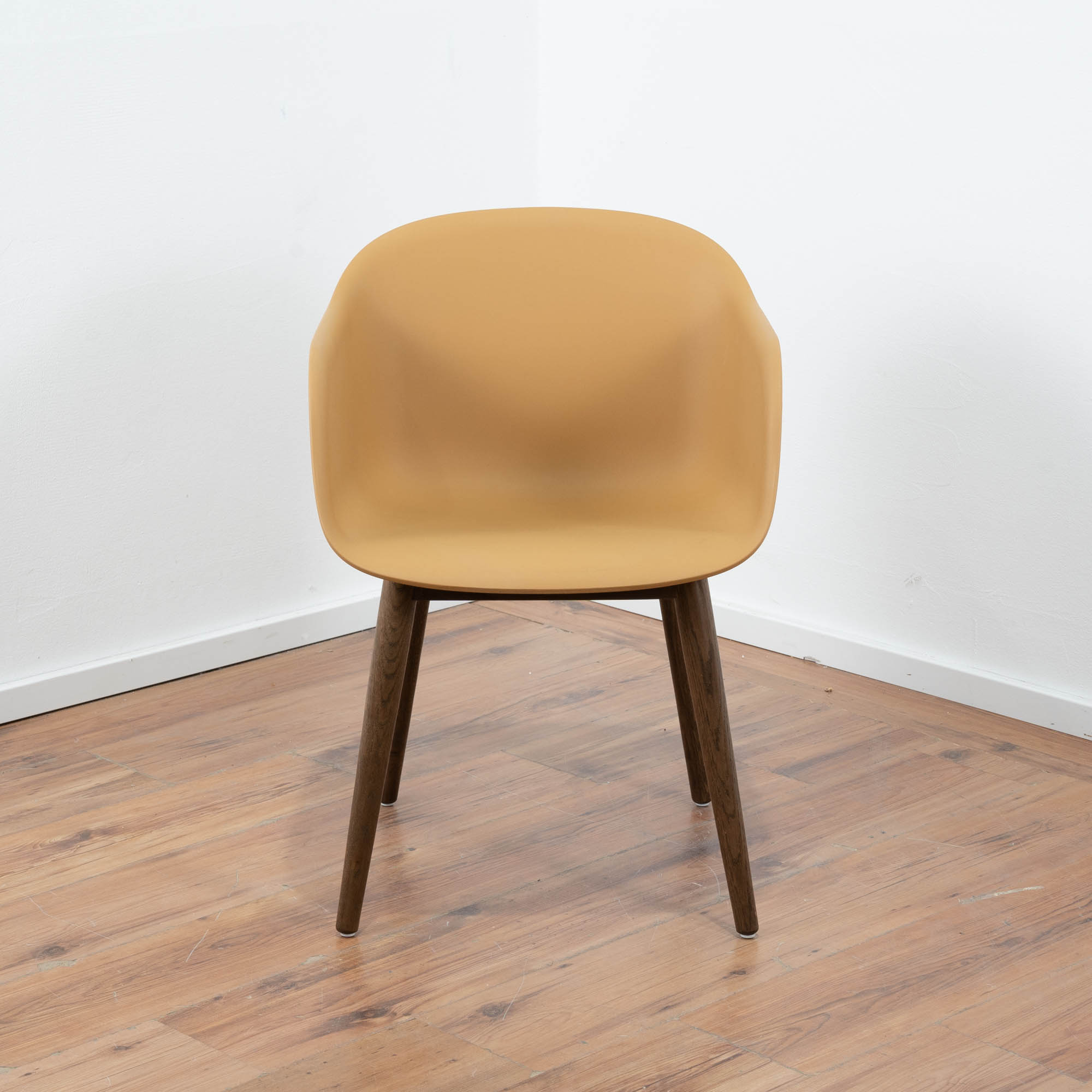 Muuto Besucherstuhl "FIBER ARMCHAIR WOOD" Schalensitz Kunststoff beige 