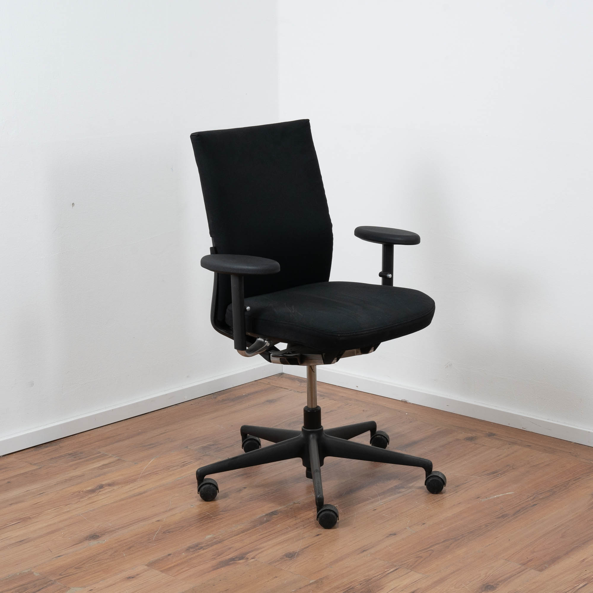 Vitra "ID Chair" Stoff schwarz - Gestell schwarz