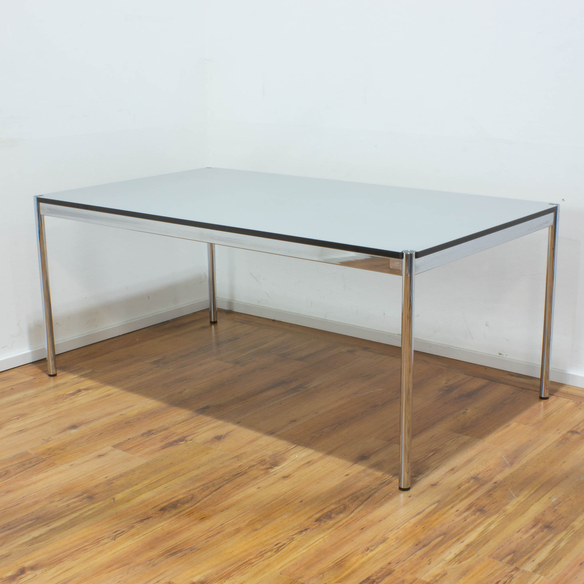 USM Haller Schreibtisch - Tischplatte silber - gebraucht - 175 x 100 cm 