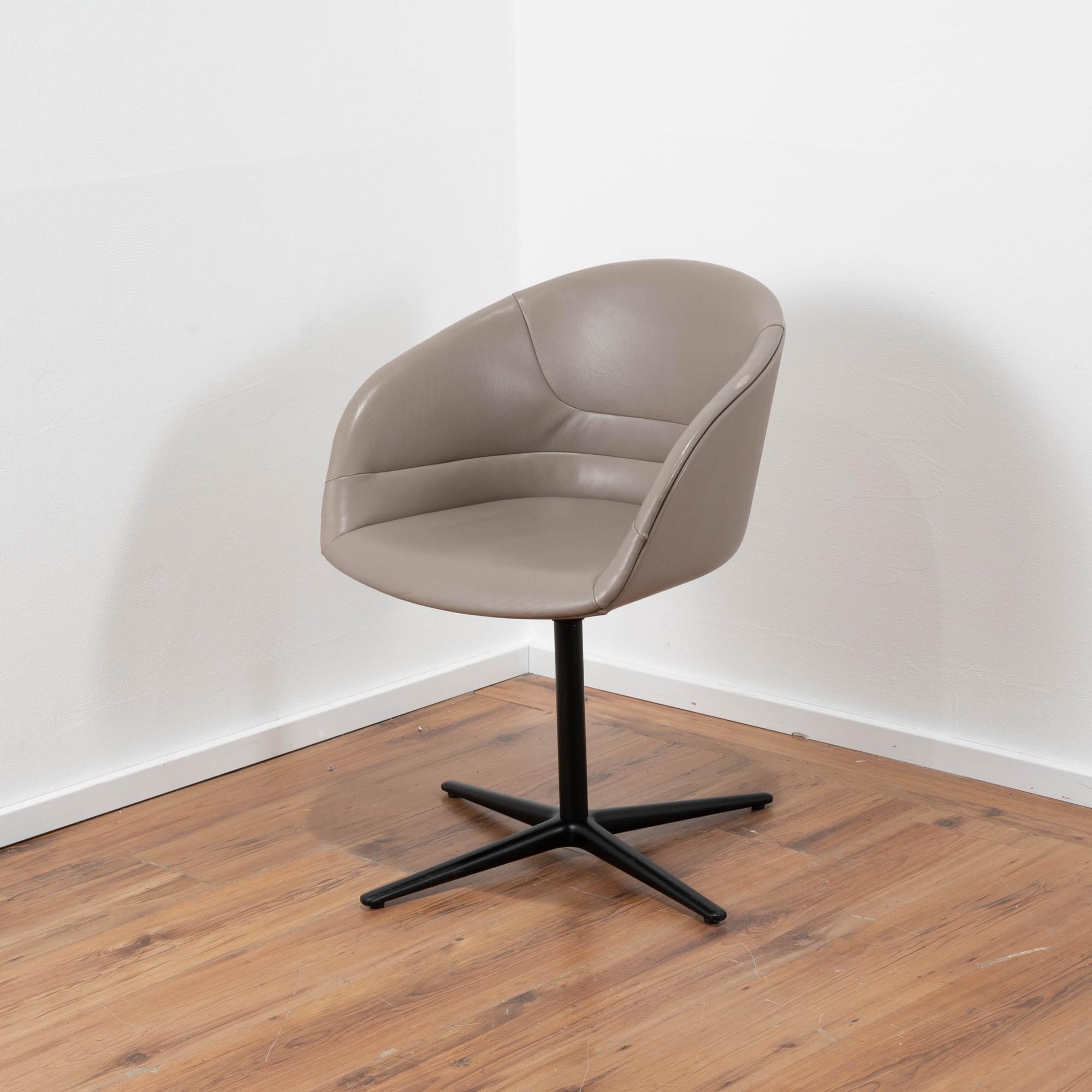 Walter Knoll "Kyo Chair" Besucherstuhl - Sitzschale Leder beige - 4-Fuß Gestell Metall schwarz