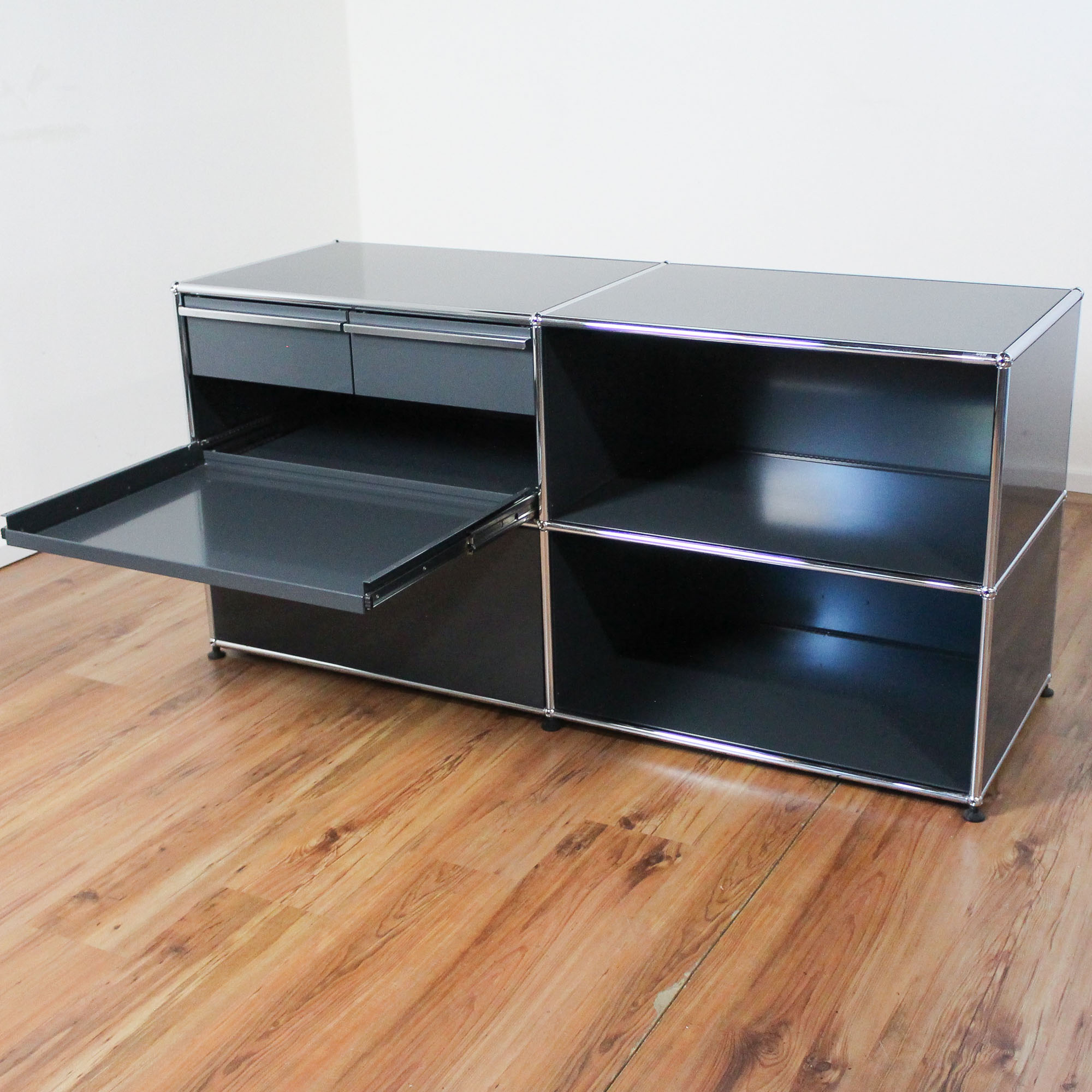 USM Haller Sideboard 2OH - 4 Felder - anthrazit - 1x Auszug und 1x Schubladeneinsatz