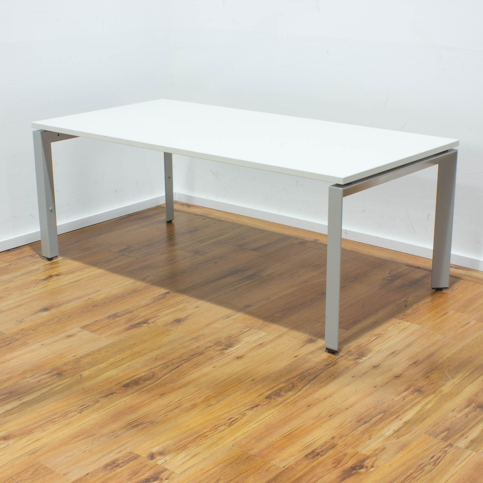 Steelcase Schreibtisch 160 x 80 cm - lichtgrau