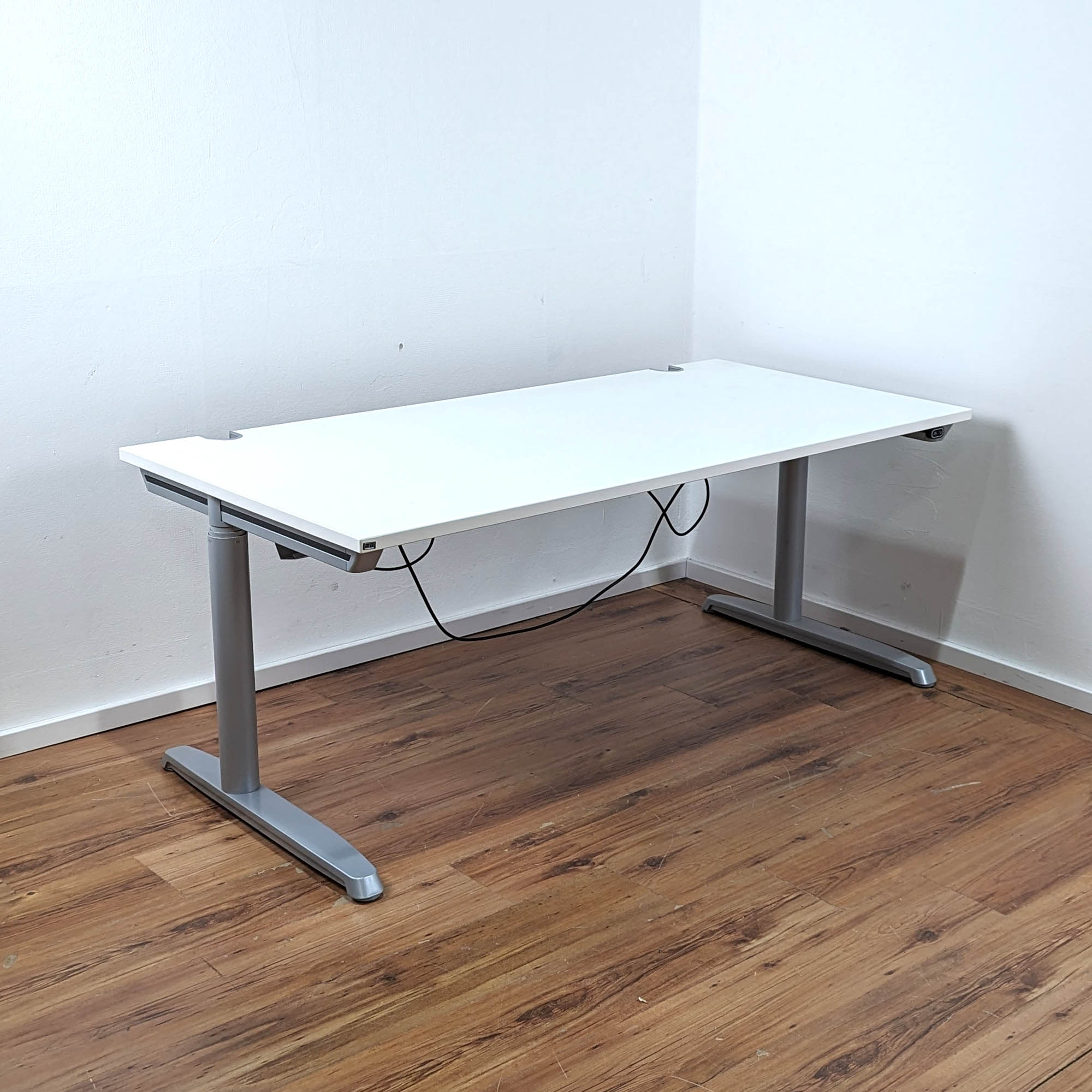 Hund E-Schreibtisch weiß - 160 x 80 cm - elektrisch höhenverstellbar - Gestell Silber