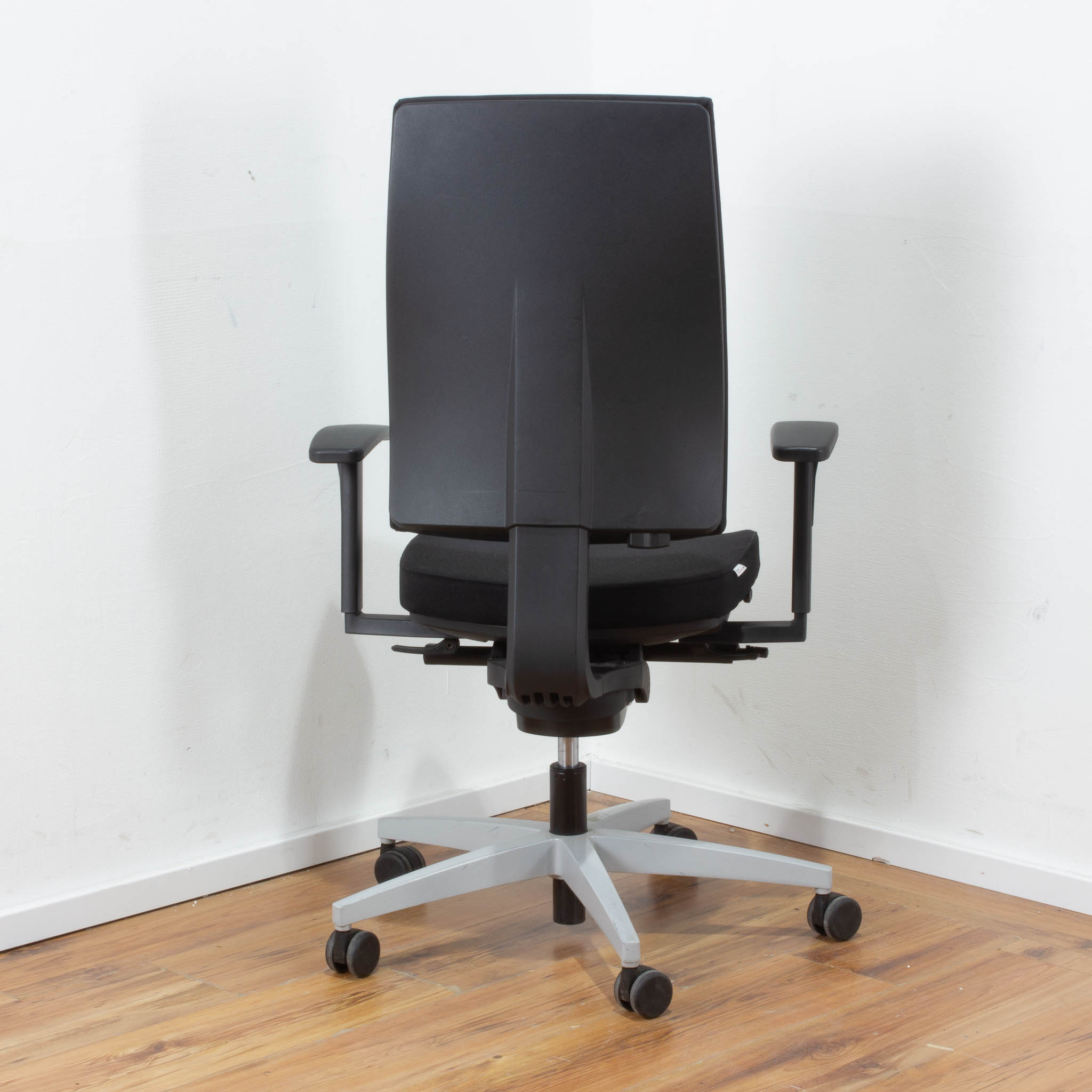 Steifensand Bürodrehstuhl Stoff schwarz - Rückenlehne Stoff schwarz - Gestell grau 