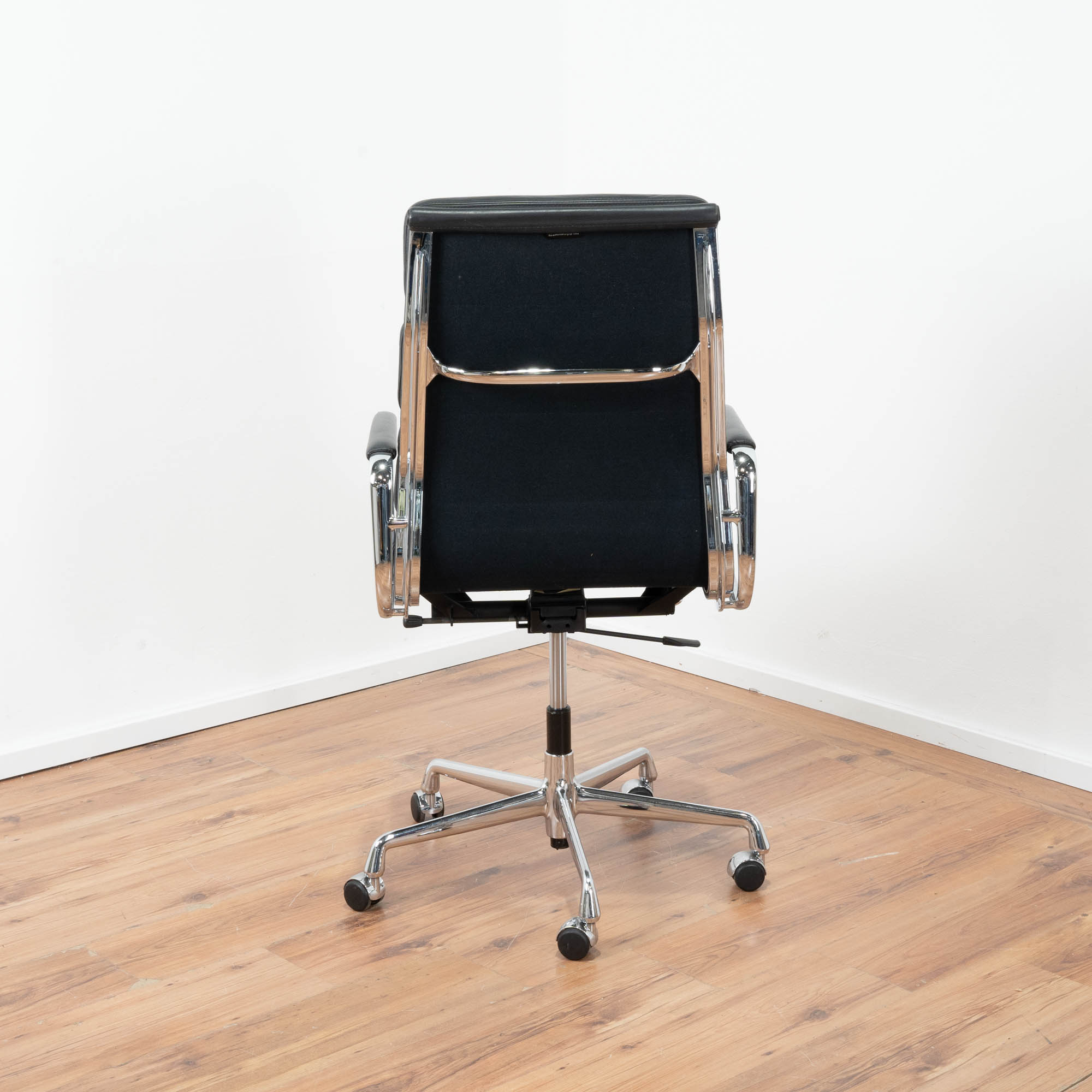 Vitra Soft Pad Chair EA 219 - Bürodrehstuhl Leder