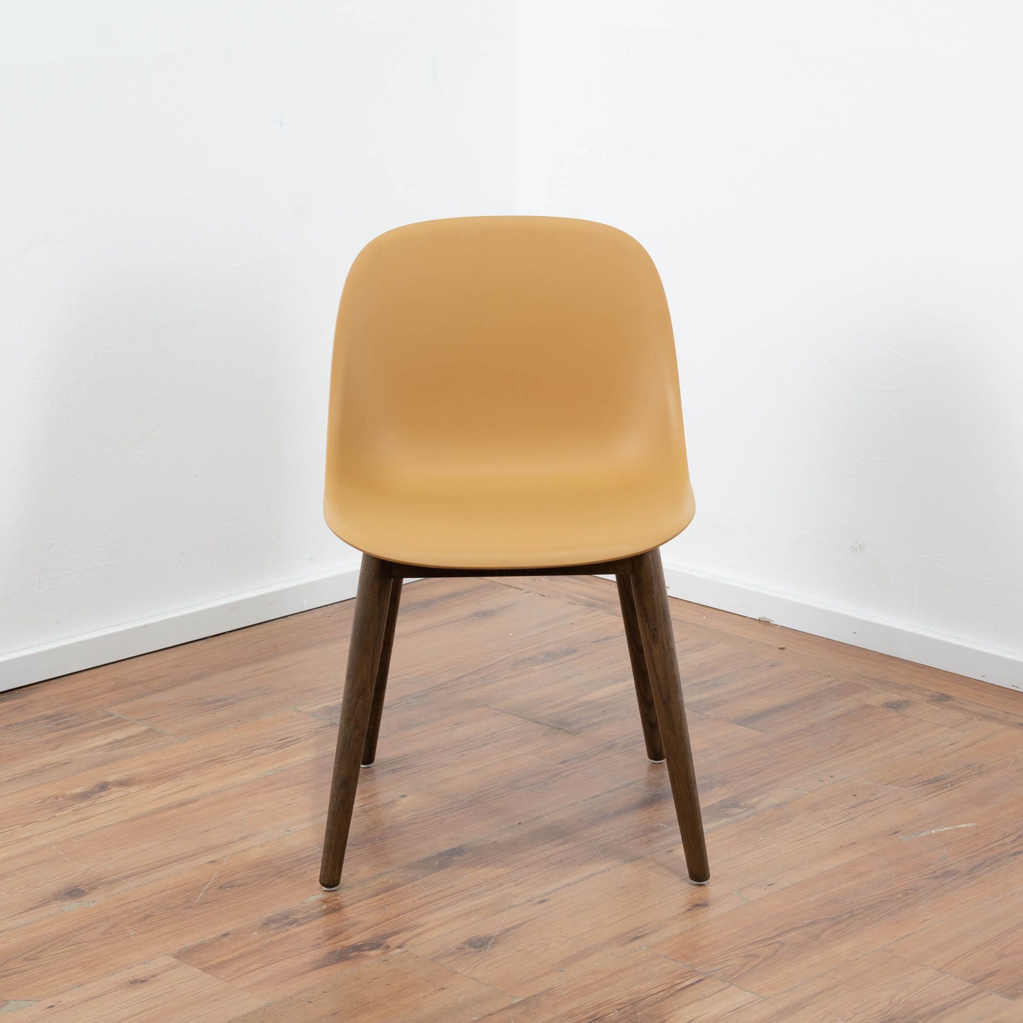 Muuto Besucherstuhl "FIBER CHAIR WOOD" Kunststoff beige