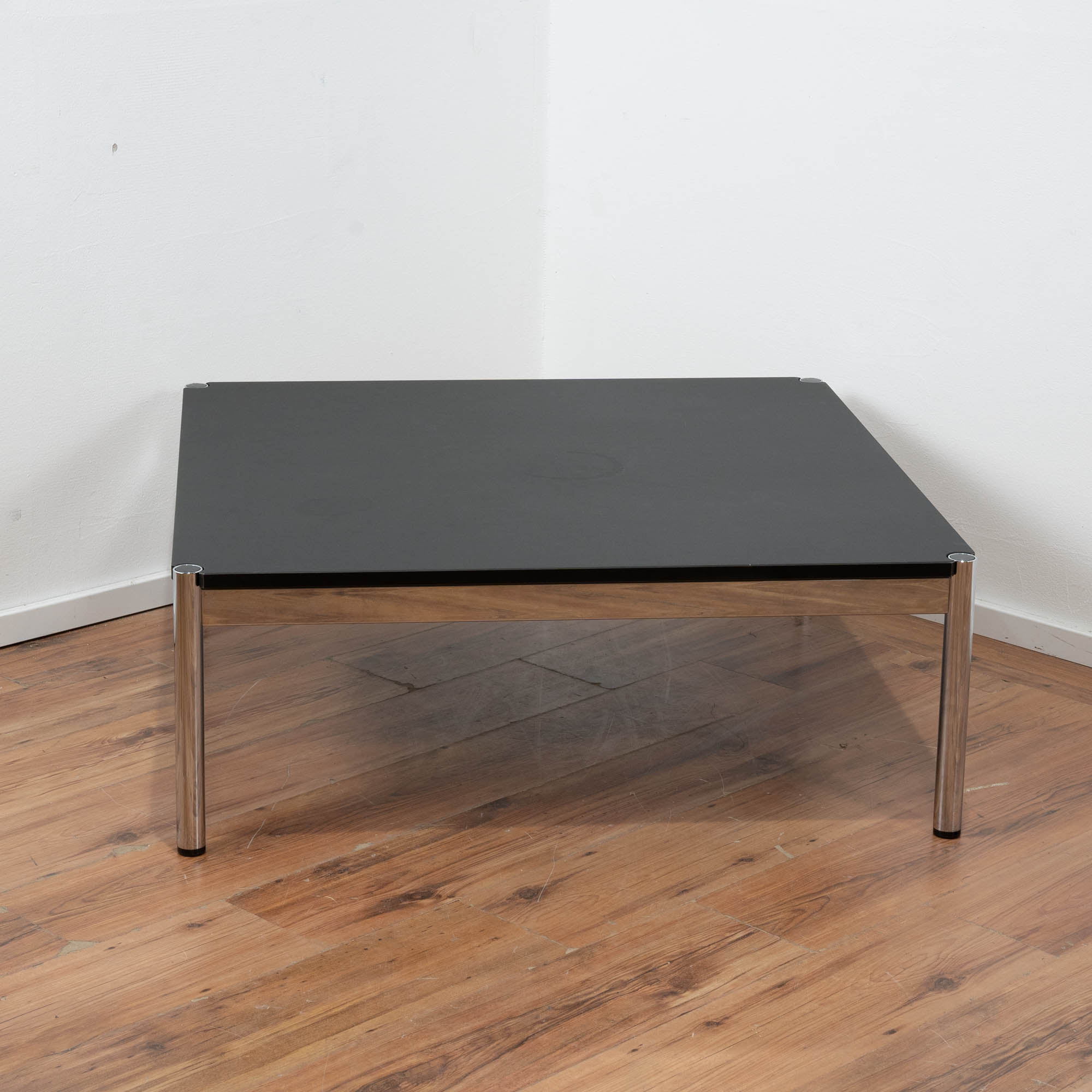 USM Haller Beistelltisch schwarz - Nero - 100 x 100 cm 