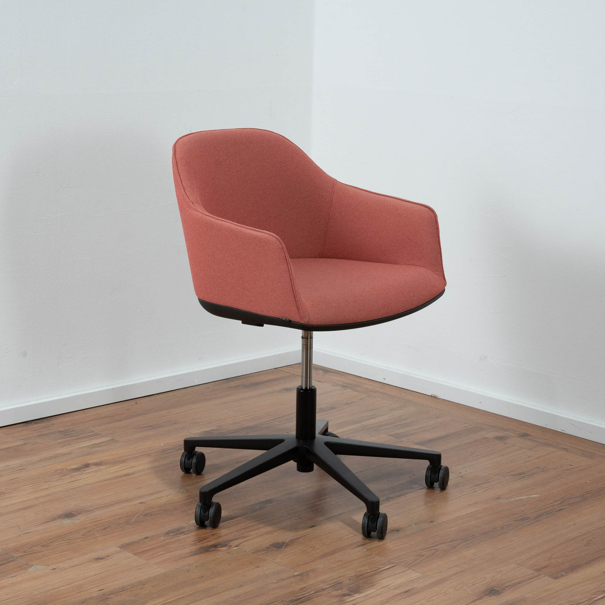 Vitra Softshell Konferenzstuhl - Lachsfarben - Schalensitz auf Rollen - Gestell schwarz